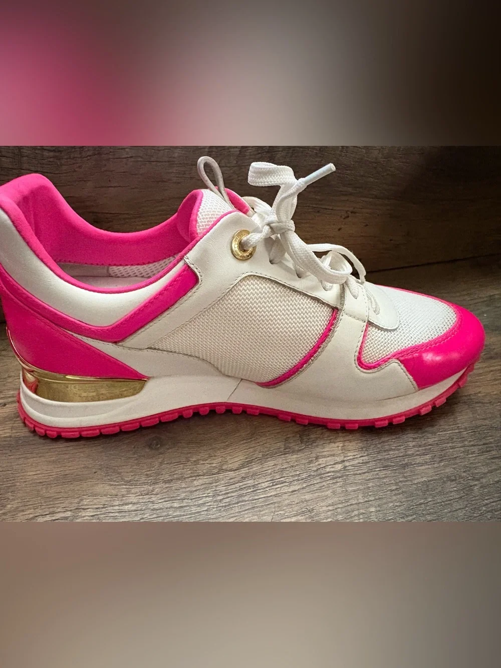 Louis Vuitton White & Hot Pink Low-Top Sneakers with Gold Accent - Picture 4 of 12